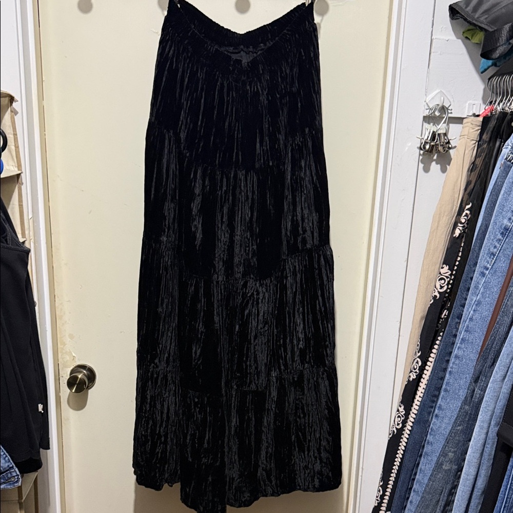 Chic Black Velvet Maxi Skirt